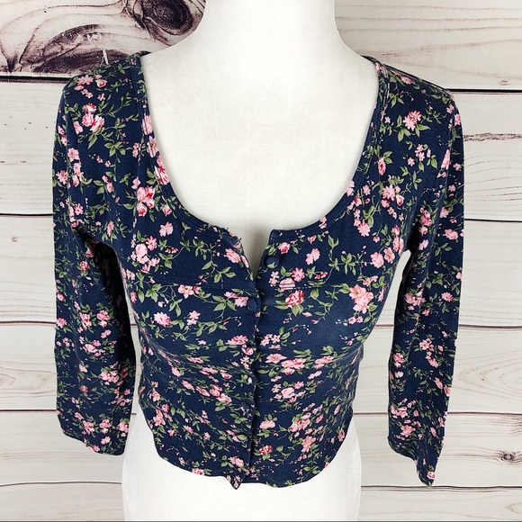 Pins & Needles Blue Floral Button Up Crop Top - Picture 4 of 8